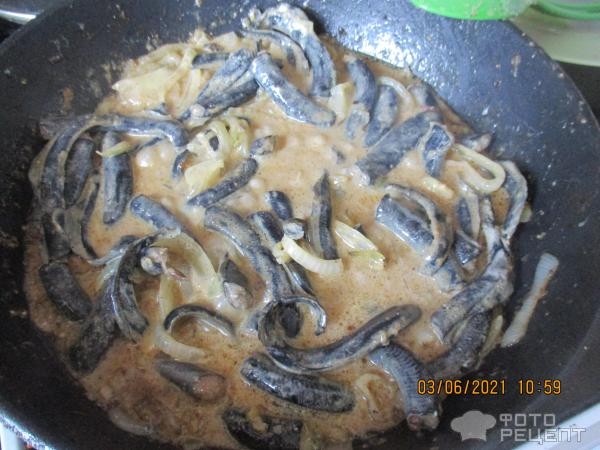 Рецепт: Минога в сметане - дорогой деликатес