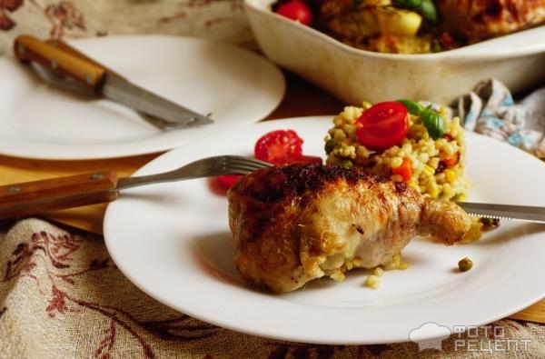 Рецепт: Окорочка во французском стиле с булгуром - с вялеными помидорами, моцареллой и базиликом