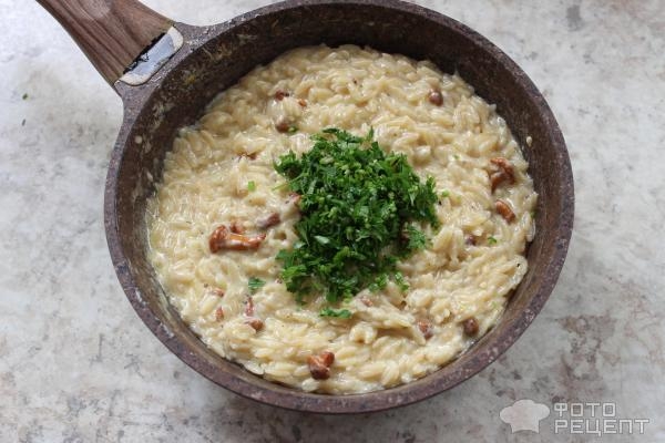 Рецепт: Паста с беконом и лисичками в сливочном соусе - с пастой орзо без бекона