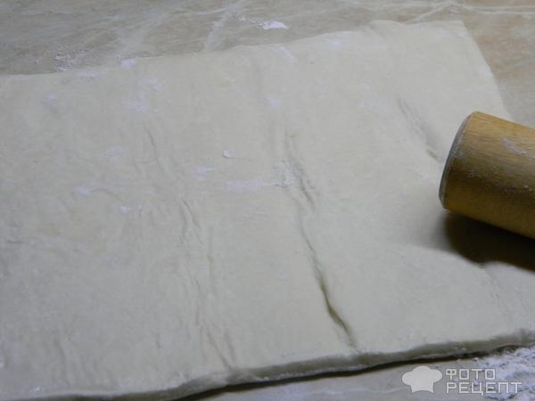 Рецепт: Пирог из слоеного теста с творогом и свежими ягодами - со сметаной и агар-агаром Рецепт: Пирог из слоеного теста с творогом и свежими ягодами - со сметаной и агар-агаром