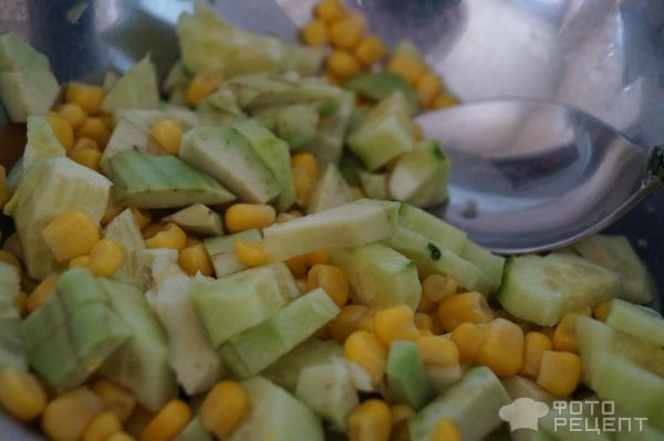 Рецепт: Салат с кукурузой - И с любимым авокадо.