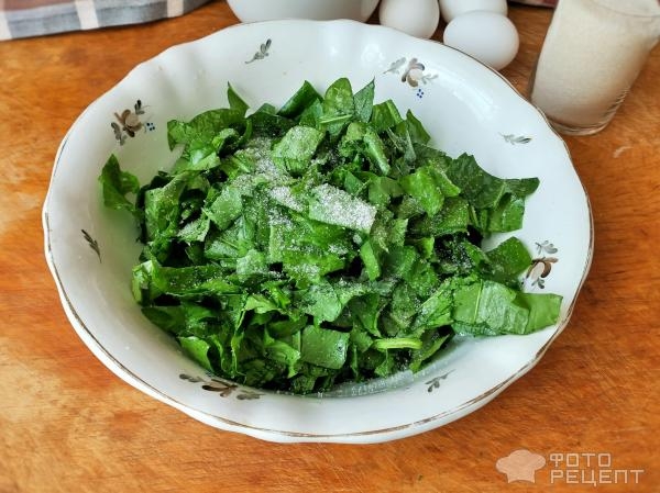 Рецепт: Шарлотка со щавелем - Быстрый сладкий пирог Рецепт: Шарлотка со щавелем - Быстрый сладкий пирог