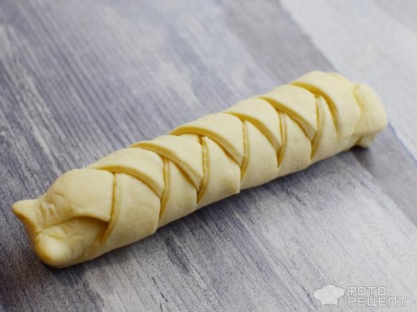 Рецепт: Слойки с моцареллой - Косички с палочками моцареллы - быстро и вкусно!