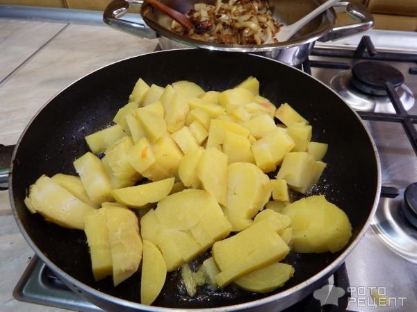 Рецепт: Жареная свиная грудинка с картошкой и луком - вкусно и по-домашнему