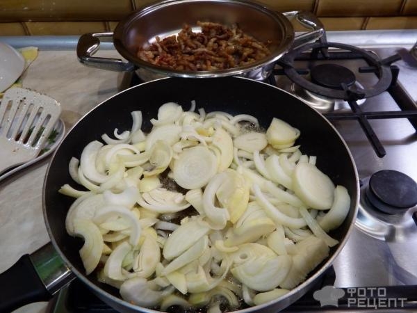 Рецепт: Жареная свиная грудинка с картошкой и луком - вкусно и по-домашнему