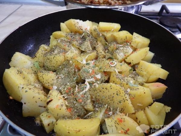 Рецепт: Жареная свиная грудинка с картошкой и луком - вкусно и по-домашнему