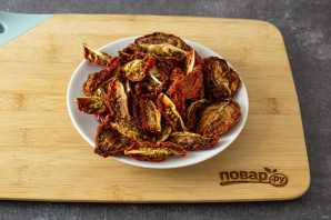 Вяленые помидоры с базиликом Вяленые помидоры с базиликом