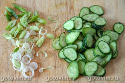 Салат из клубники с огурцами и сыром моцарелла Салат из клубники с огурцами и сыром моцарелла