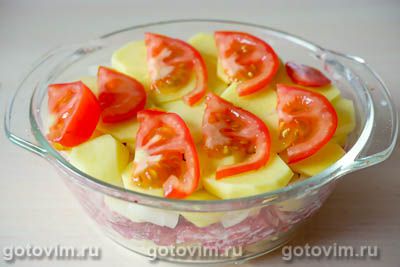 Картофельная запеканка с фаршем, помидорами и молочной заливкой