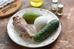 Салат с авокадо и языком