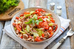 Салат с говядиной и ветчиной Салат с говядиной и ветчиной