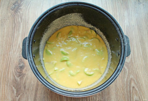 Шарлотка с яблоками на сметане в мультиварке