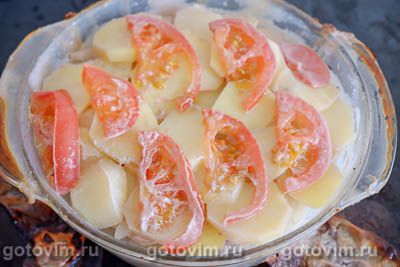 Картофельная запеканка с фаршем, помидорами и молочной заливкой