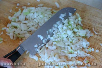 Минтай, жаренный с луком и беконом