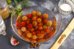 Крыжовник маринованный с чесноком Крыжовник маринованный с чесноком