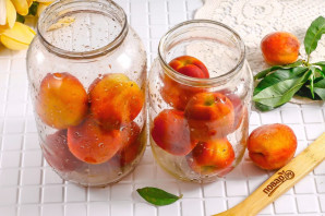 Компот из персиков с косточкой на зиму