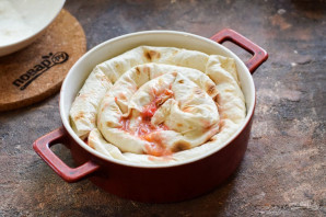 Пирог с абрикосами и клубникой в лаваше