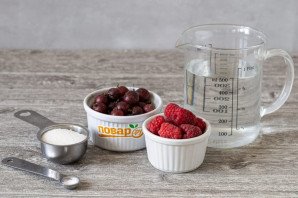 Компот из крыжовника с малиной Компот из крыжовника с малиной