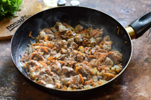 Болгарский перец фаршированный куриной печенью Болгарский перец фаршированный куриной печенью