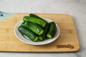 Маринованные огурцы с крыжовником