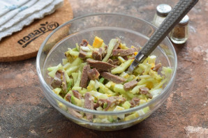 Салат с авокадо и языком