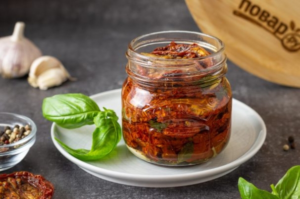 Вяленые помидоры с базиликом Вяленые помидоры с базиликом