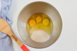 Шарлотка с абрикосами