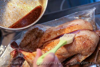 Утка, запеченная в рукаве с глазурью из соевого соуса с медом и апельсиновым соком Утка, запеченная в рукаве с глазурью из соевого соуса с медом и апельсиновым соком