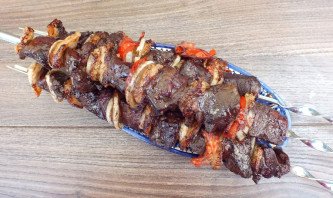 Шашлык из печени с салом