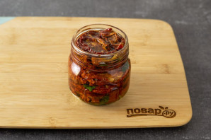 Вяленые помидоры с базиликом Вяленые помидоры с базиликом