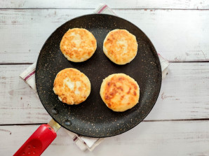 Сырники в сладком сметанном соусе