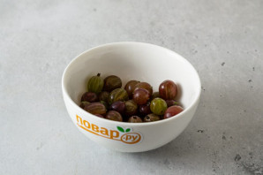 Маринованный чеснок с крыжовником Маринованный чеснок с крыжовником