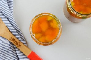 Огурцы в томатном соусе