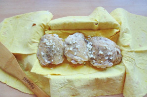 Бедрышки в лаваше в духовке