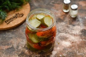 Салат с огурцами и помидорами на зиму