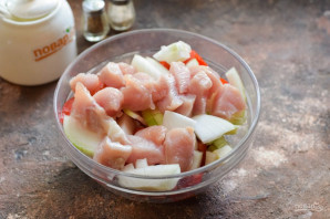 Индейка с баклажанами и помидорами в духовке