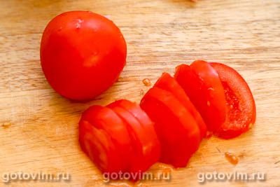 Горячие булочки, фаршированные колбасой, помидорами и сыром моцарелла Горячие булочки, фаршированные колбасой, помидорами и сыром моцарелла