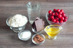 Шоколадные вареники с вишней