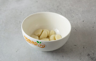 Маринованный чеснок с крыжовником Маринованный чеснок с крыжовником