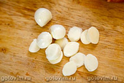 Горячие булочки, фаршированные колбасой, помидорами и сыром моцарелла Горячие булочки, фаршированные колбасой, помидорами и сыром моцарелла