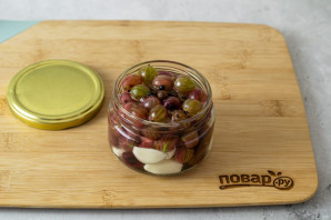 Маринованный чеснок с крыжовником Маринованный чеснок с крыжовником