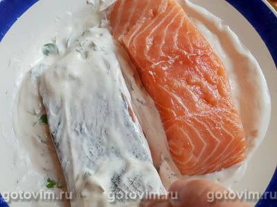 Семга в духовке, запеченная с картошкой в сметане