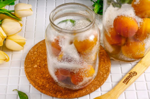 Компот из персиков с косточкой на зиму