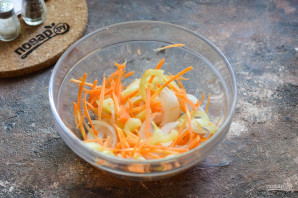 Салат с кинзой и грибами