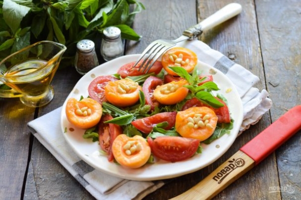 Салат из абрикосов с помидорами Салат из абрикосов с помидорами