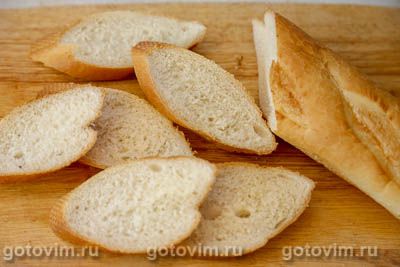 Брускетта с творожным сыром, помидорами черри и базиликом