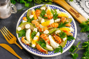 Салат с раковыми шейками и авокадо