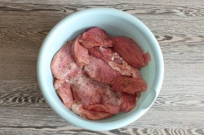 Рулет из свинины в ветчиннице