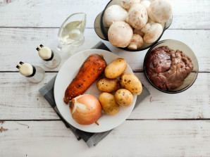 Печень с грибами и картошкой