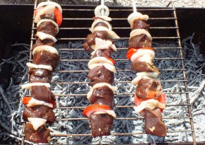 Шашлык из печени с салом